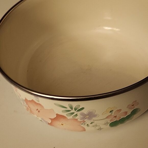 Floral Enamel Bowl - Cream with Pastel Flowers - Picture 5 of 6